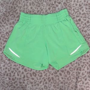 Lululemon hotty hot high-rise shorts 💚